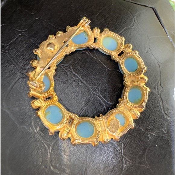 Vintage Turquoise Round Shaped Pin/ Broach. Gold With Turquoise Cabochons - Picture 8 of 14